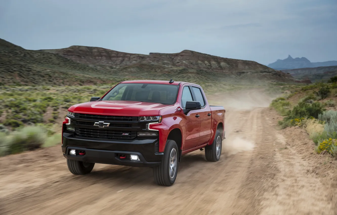 Фото обои красный, пыль, Chevrolet, пикап, Silverado, Z71, Trail Boss, 2019