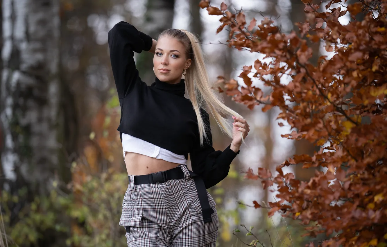 Фото обои поза, кофточка, Veronika, брюки, блонди