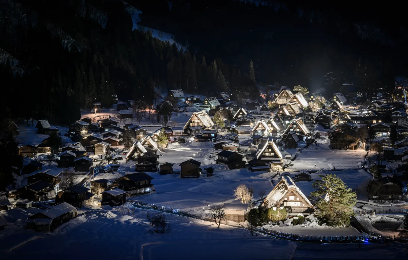 Фото обои зима, лес, снег, горы, ночь, праздник, дома, городок