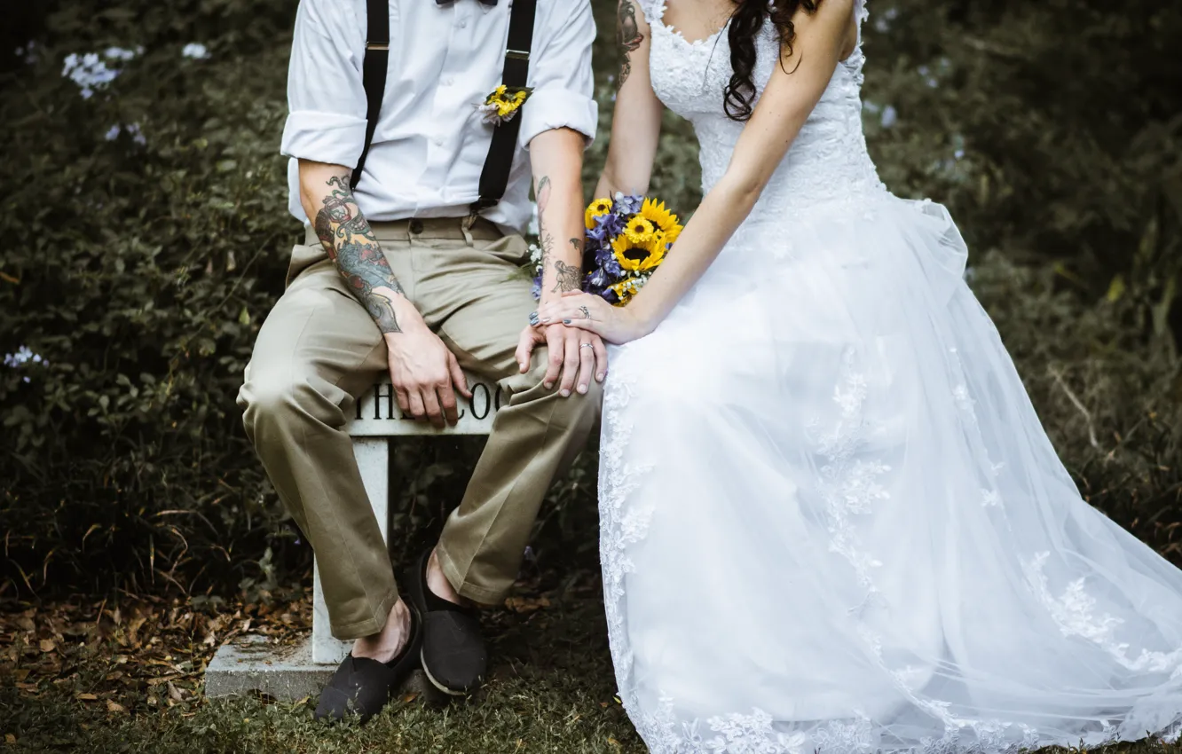 Фото обои букет, платье, тату, костюм, невеста, татуировки, жених