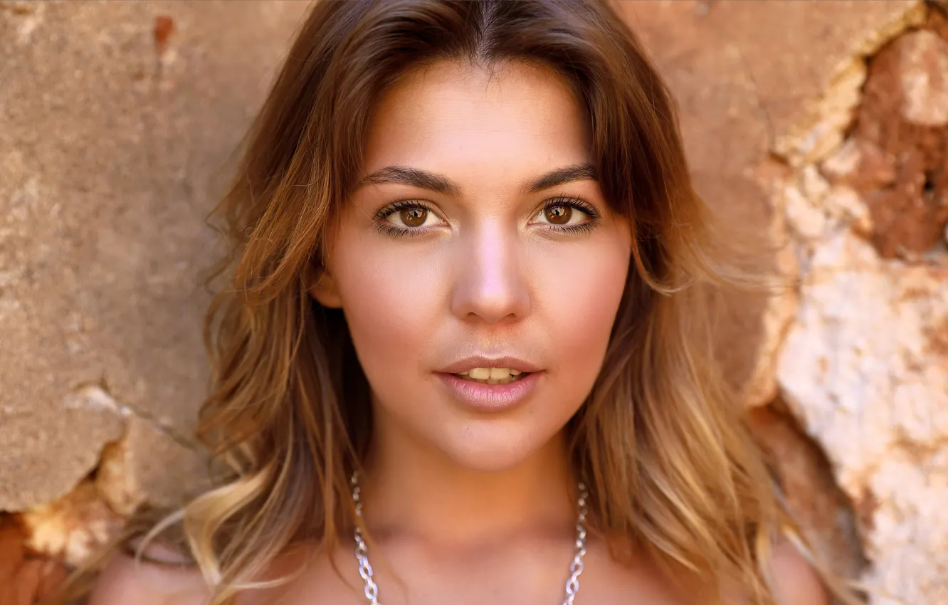 Фото обои woman, cute, necklace, beautiful eyes, pretty face, close up, long brown hair, head and shoulder