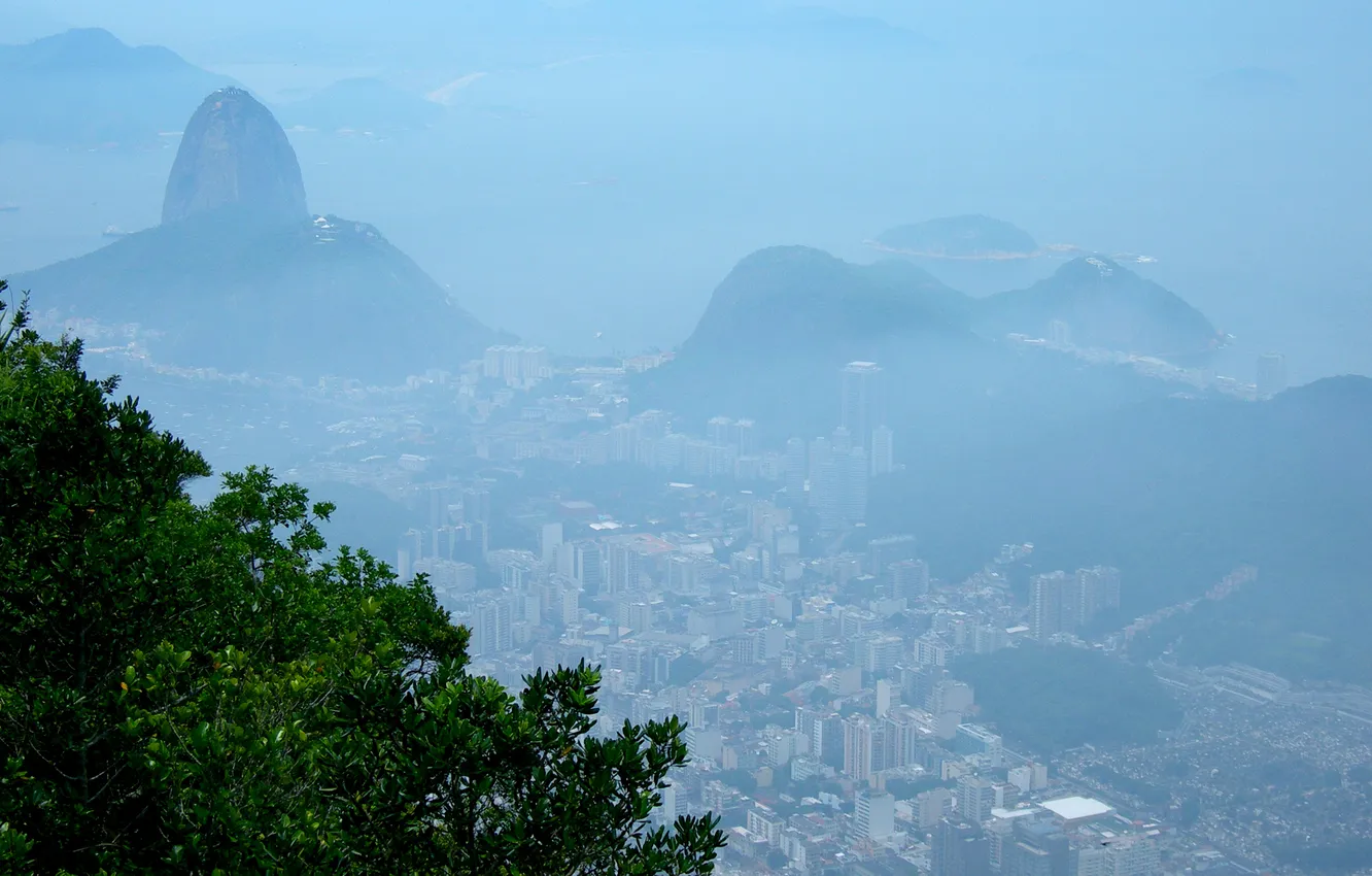Фото обои зелень, город, вид, высота, гора, дымка, Rio de Janeiro, Corcovado
