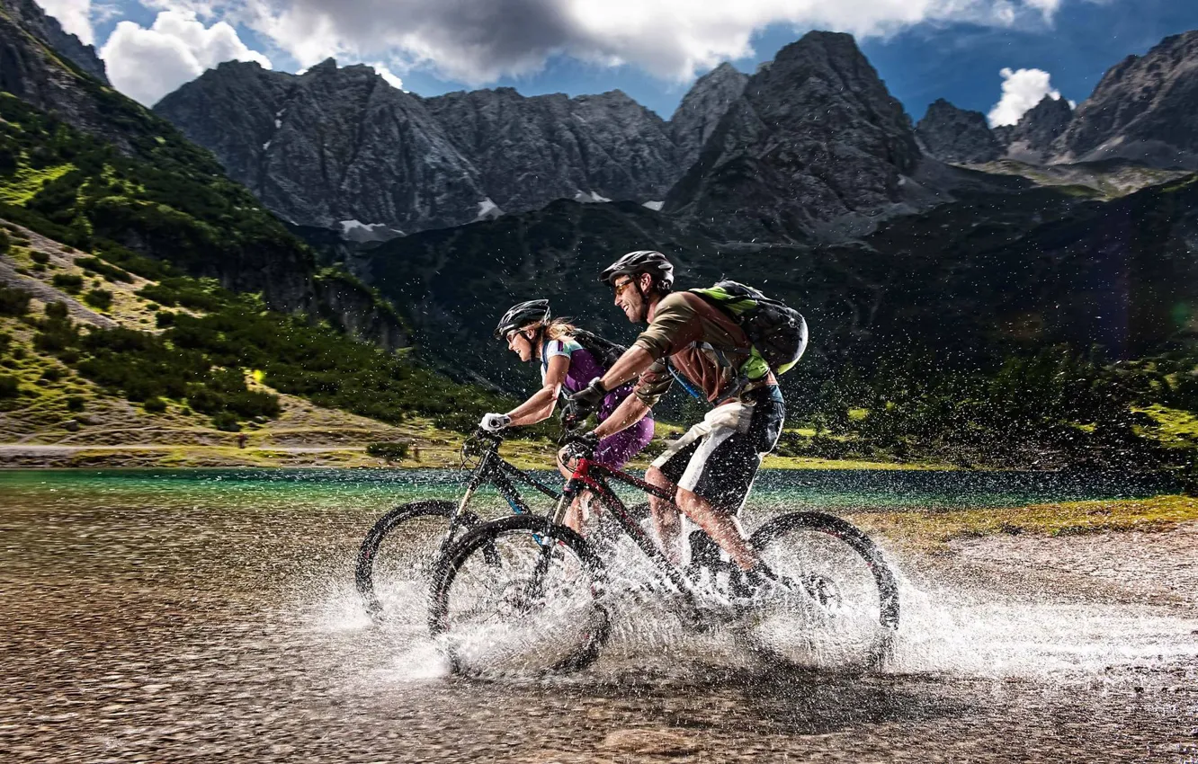 Фото обои горы, природа, женщина, Альпы, мужчина, велосипедисты, туристы