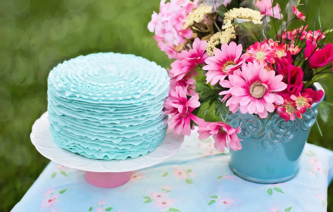 Фото обои цветы, стол, ведро, торт