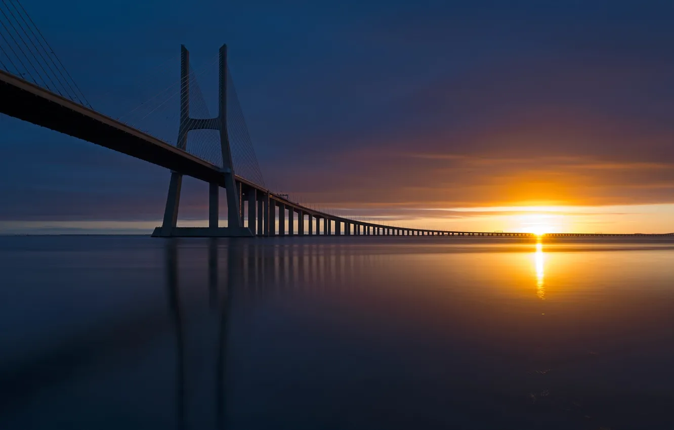 Фото обои море, мост, рассвет, горизонт, Португалия