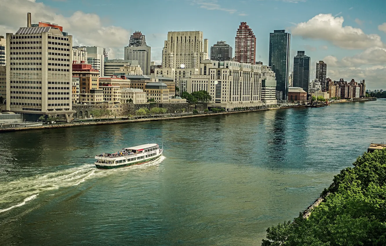 Фото обои здания, Нью-Йорк, Манхэттен, набережная, небоскрёбы, Manhattan, New York City, теплоход