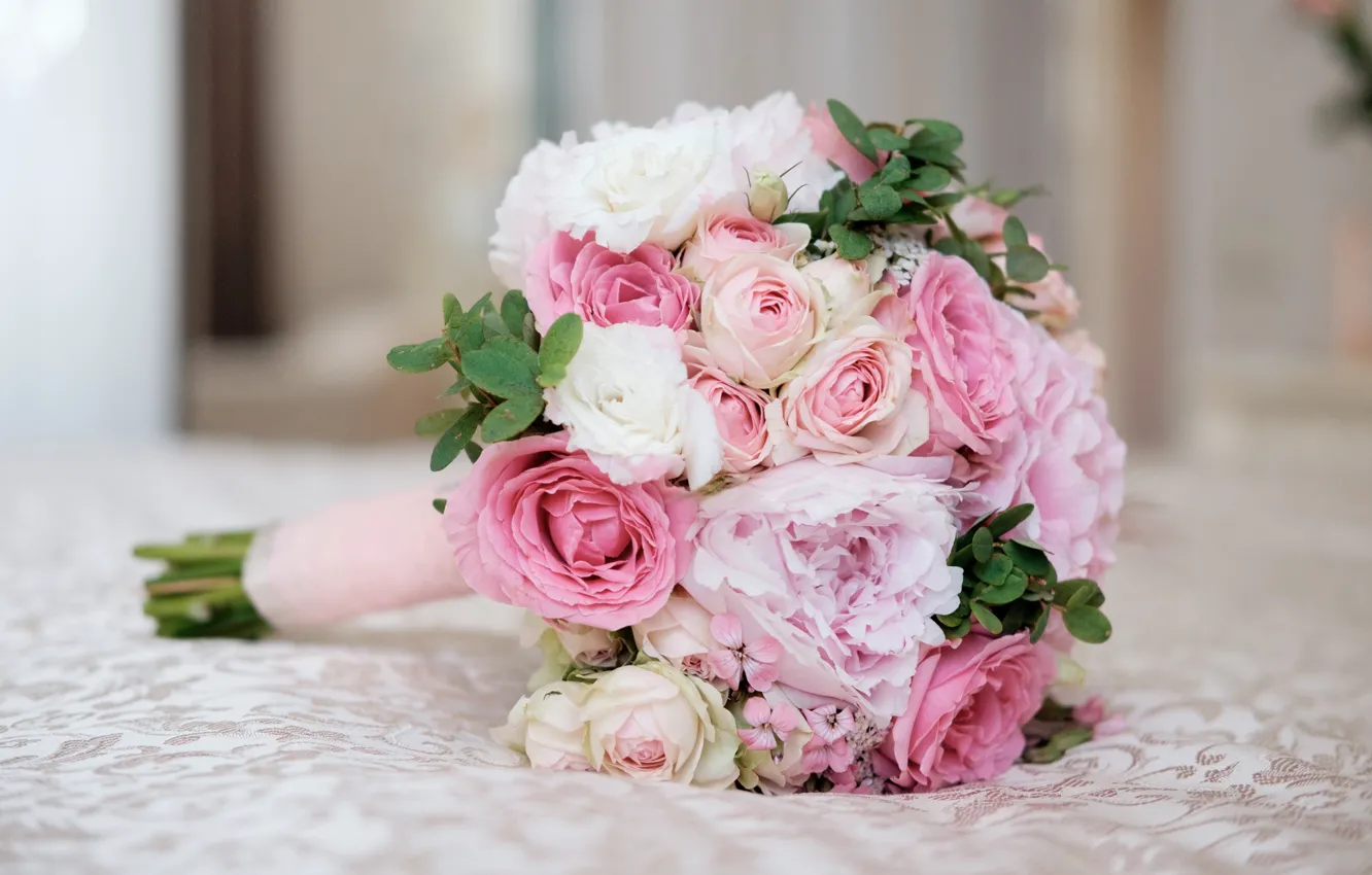 Фото обои цветы, нежный, розы, букет, постель, розовые, листочки, белые