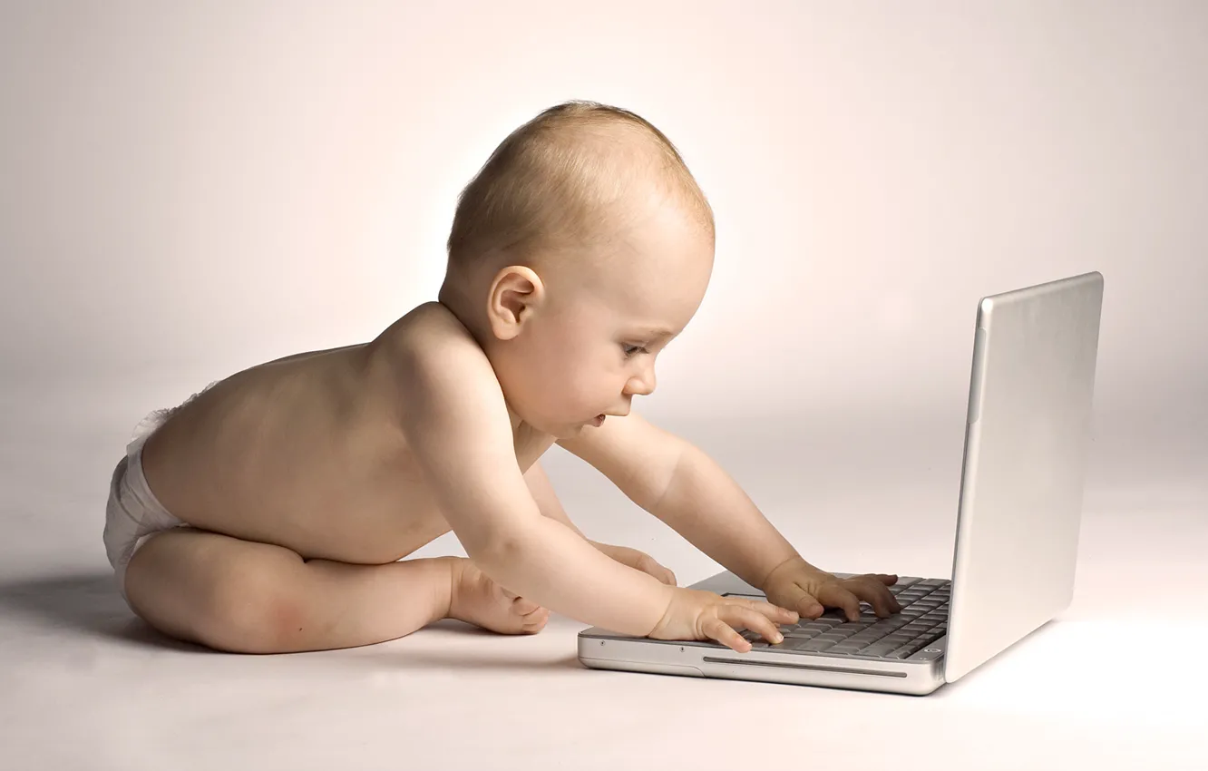 Фото обои белый, фон, ноутбук, младенец