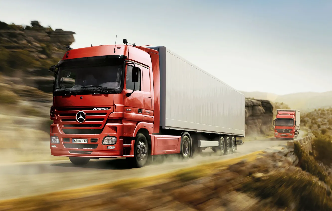 Фото обои дорога, скорость, дальнобойщики, фуры, mercedes actros, тягачи