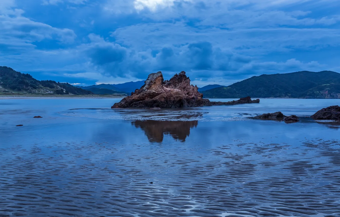 Фото обои море, облака, горы, синева, камни, скалы, побережье, Новая Зеландия