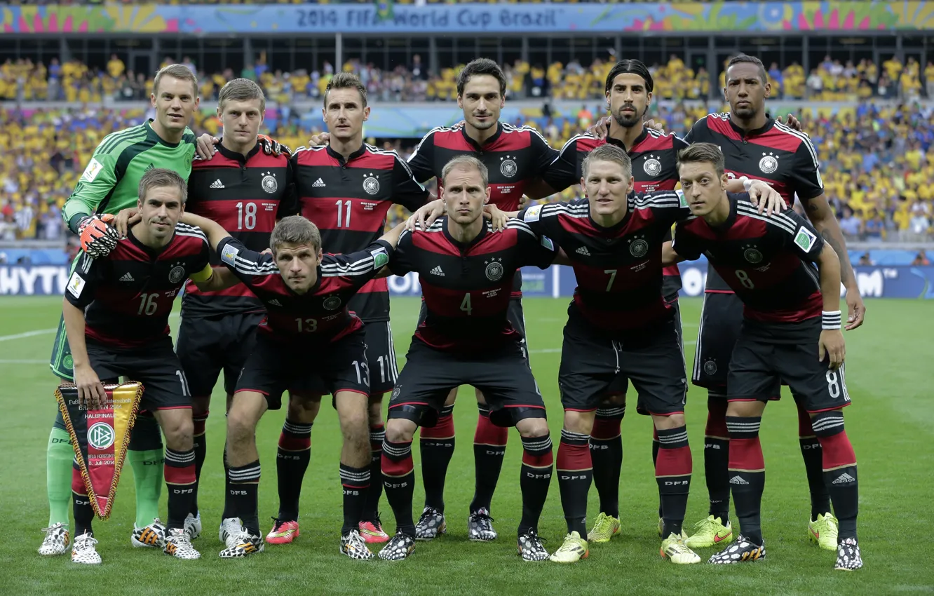 Фото обои Германия, Germany, Deutschland, Месут Озил, Sami Khedira, Сами Хедира, ФИФА, Bastian Schweinsteiger