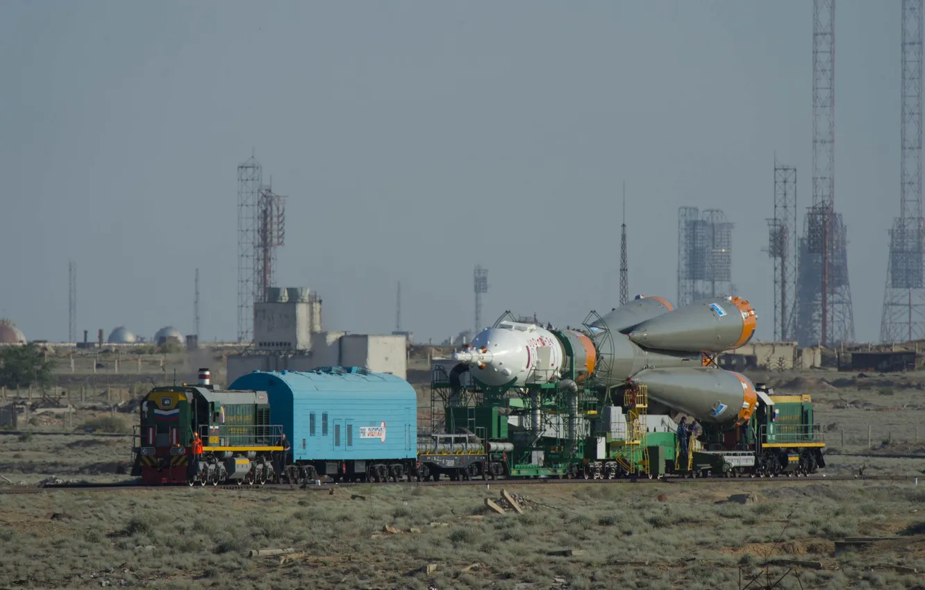Фото обои корабль, поезд, ракета, космический, Байконур, Союз, доставка, TMA-13M