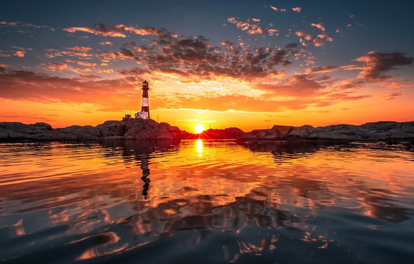 Фото обои солнце, облака, отражение, берег, маяк