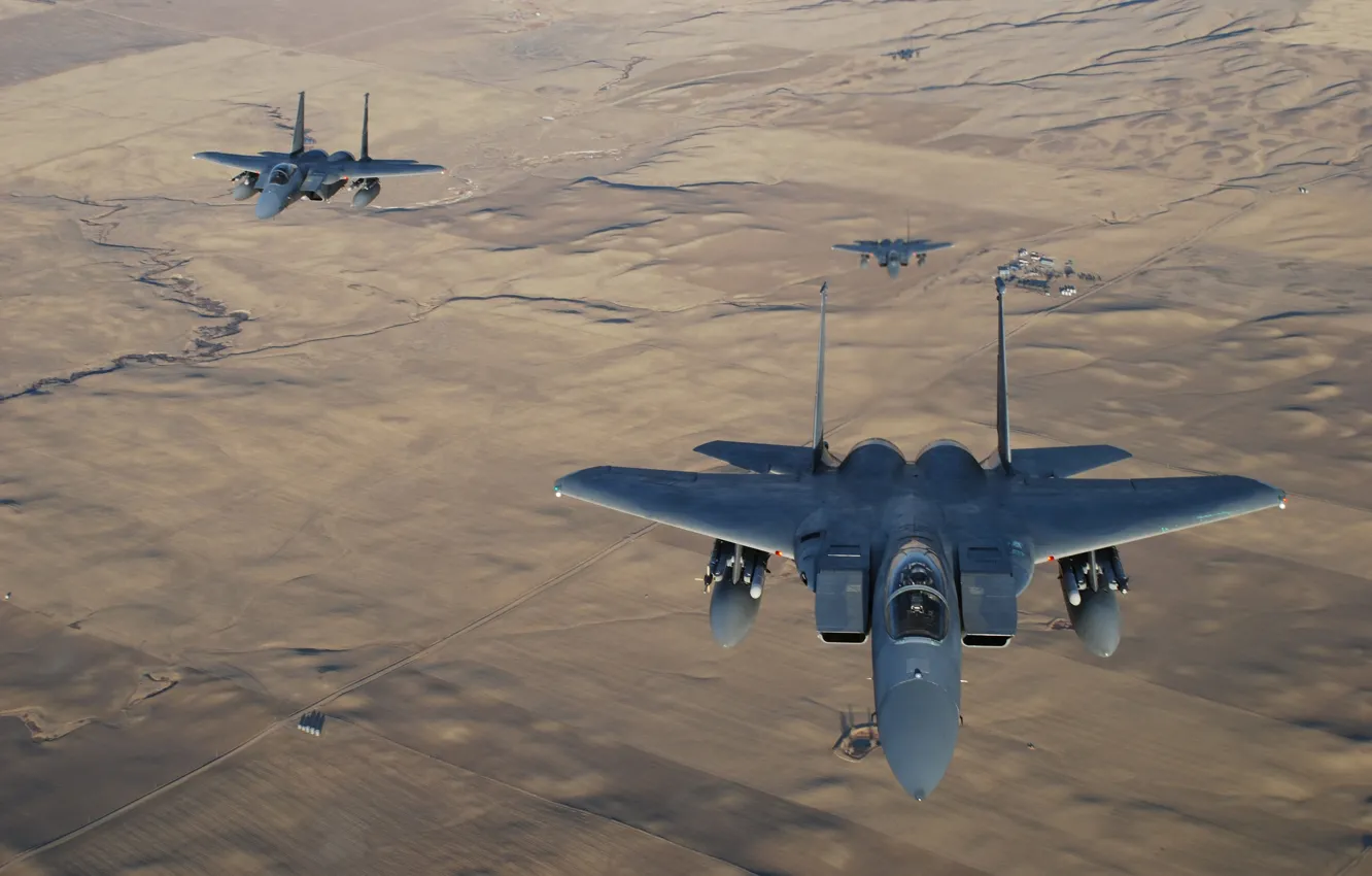 Фото обои истребители, три, Eagle, полёт, F-15, «Игл»