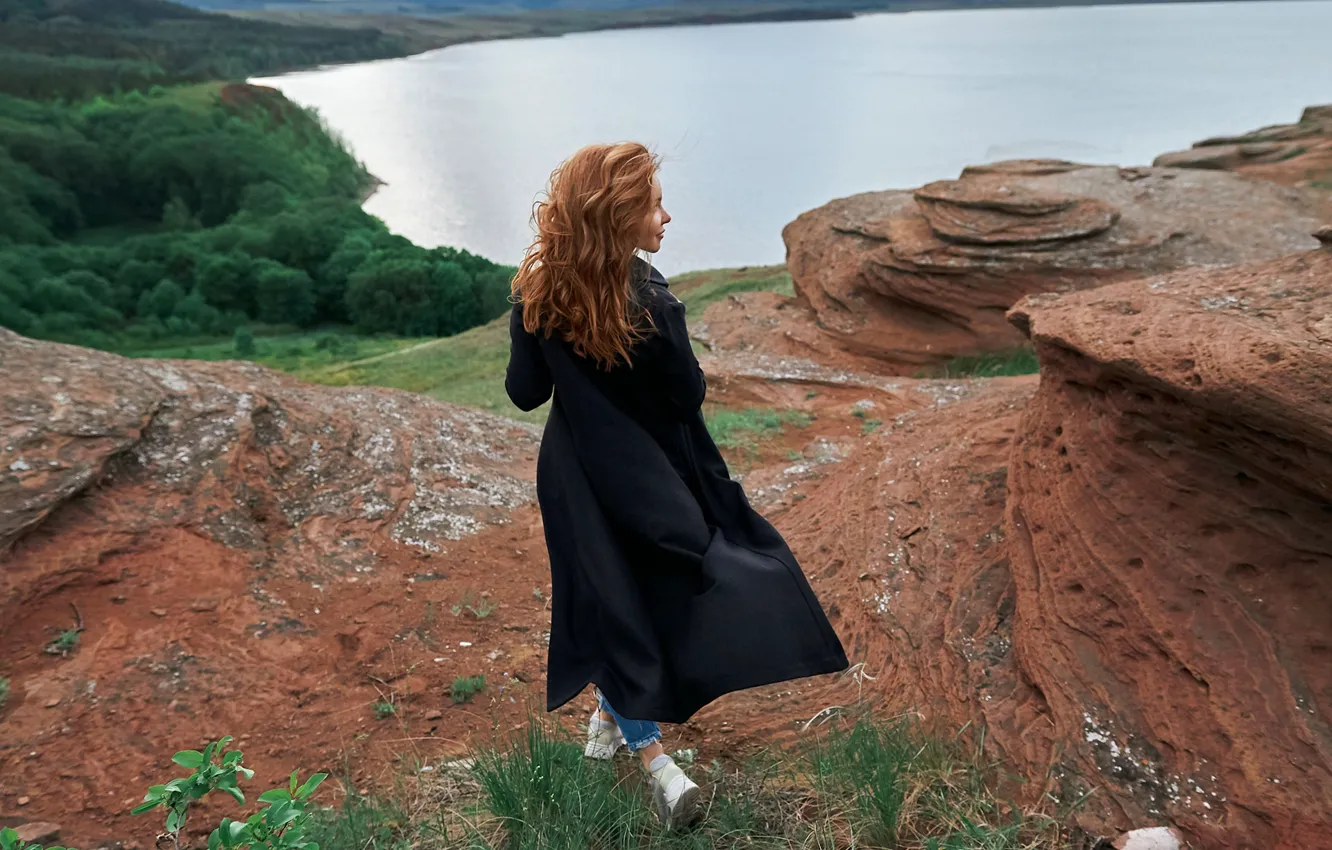 Фото обои девушка, озеро, скалы, спина, высота, Natali, Скрипников Александр