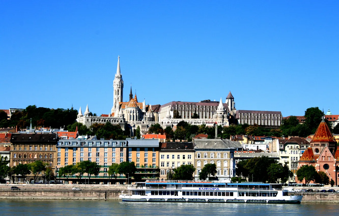 Фото обои небо, река, холмы, корабль, дома, дворец