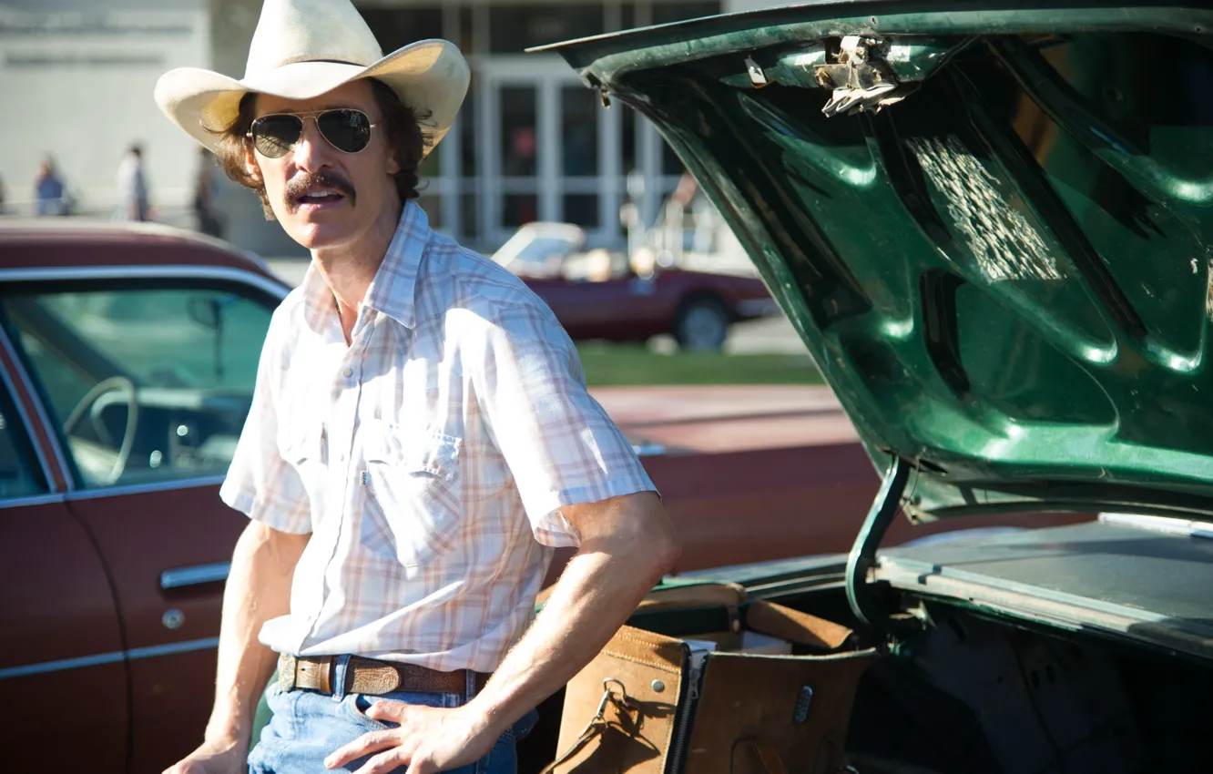 Фото обои авто, фильм, шляпа, очки, мужчина, драма, Matthew McConaughey, биография