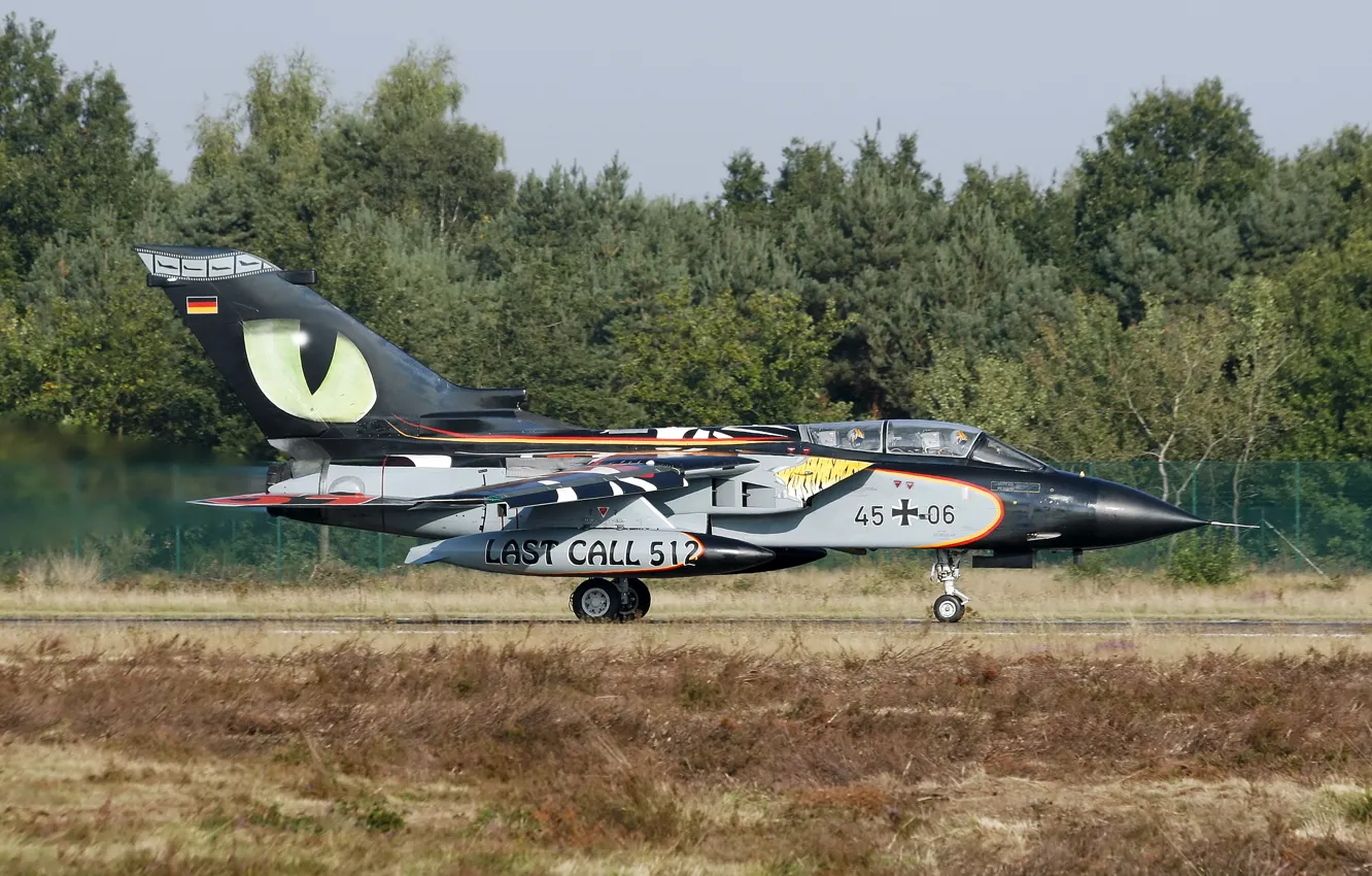 Фото обои истребитель, бомбардировщик, аэродром, взлет, Panavia Tornado, IDC