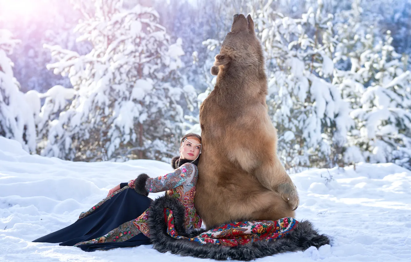 Фото обои зима, иней, лес, девушка, свет, снег, природа, ели