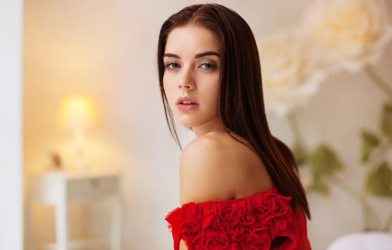 Фото обои girl, dress, photo, blue eyes, model, brunette, red dress, portrait