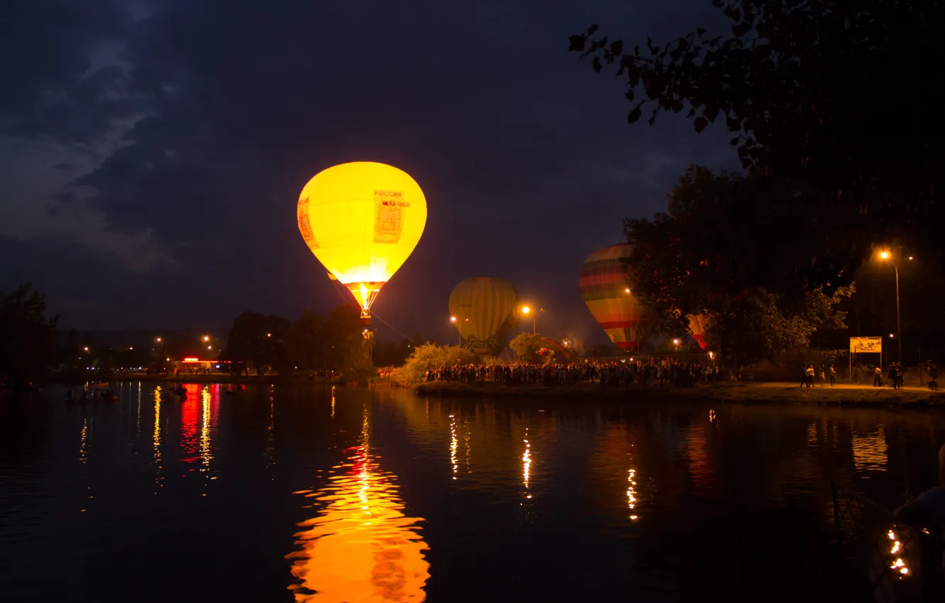 Фото обои ночь, озеро, воздушные шары, праздник, воздухоплавание, пятигорск