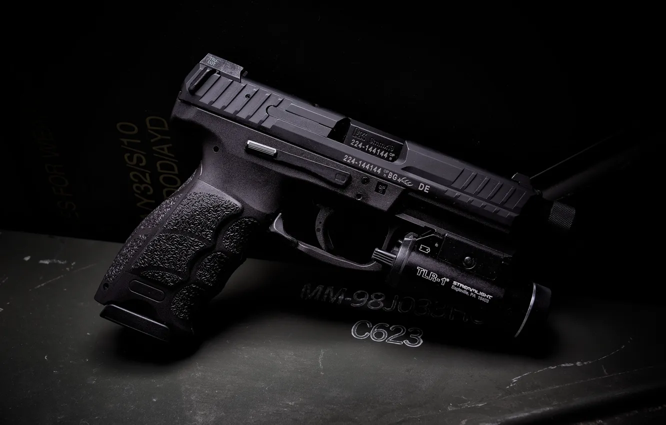 Фото обои пистолет, фонарик, Tactical, HK VP9