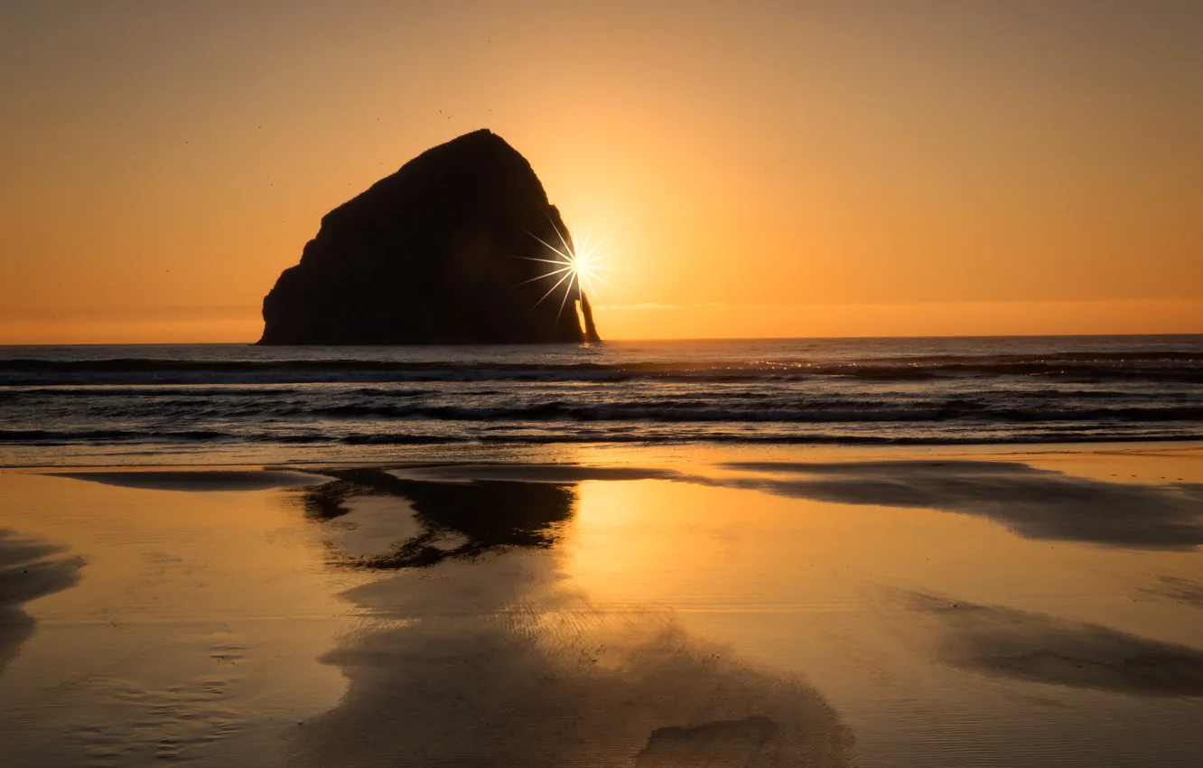 Фото обои море, небо, солнце, закат, скала, берег, отлив, Орегон