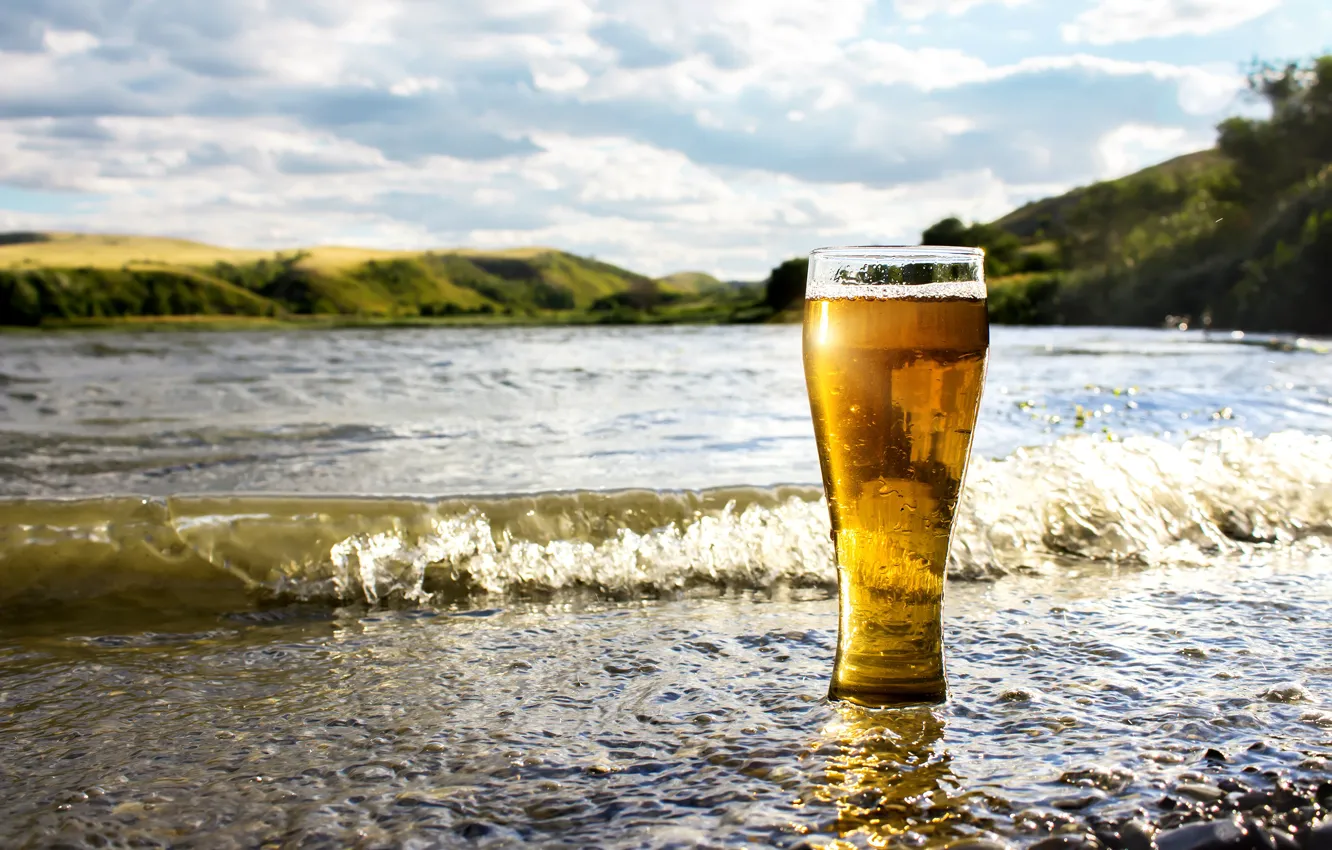 Фото обои море, вода, солнце, пейзаж, стакан, берег, пиво, боке