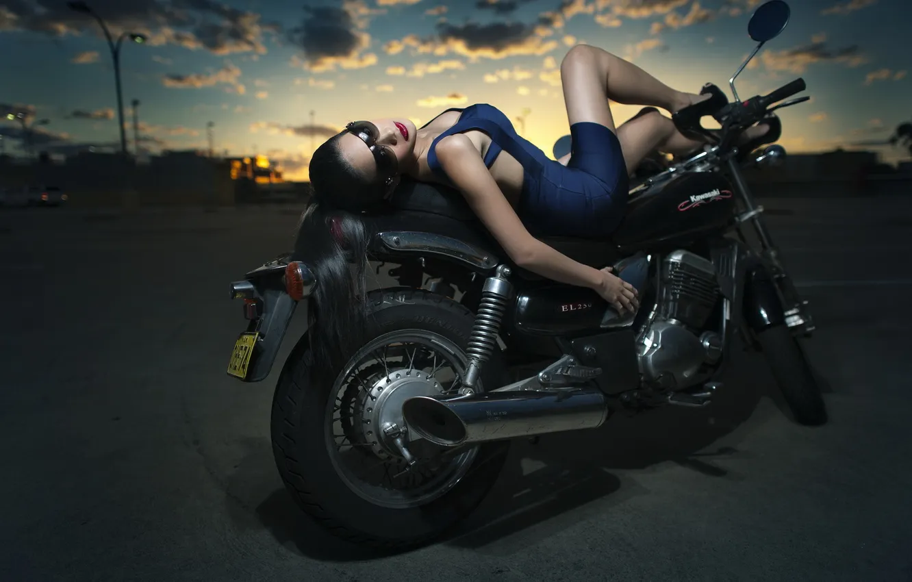 Фото обои девушка, закат, мотоцикл