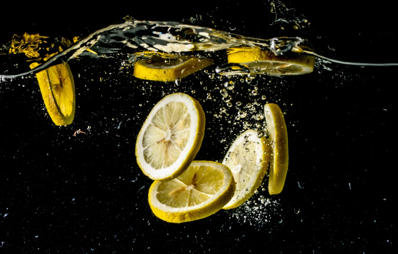 Фото обои lemon, water, falling, slices, making, big splash