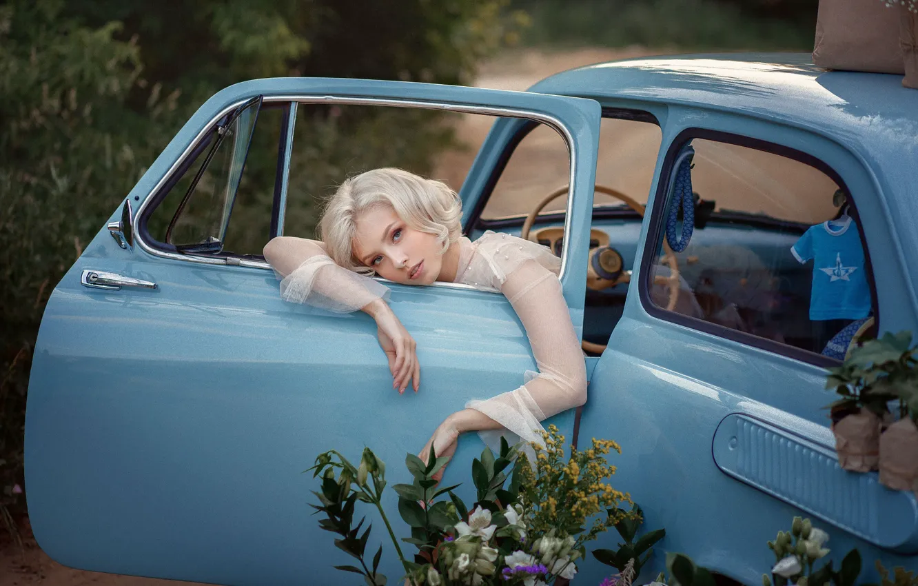 Фото обои авто, взгляд, девушка, цветы, поза, Алиса Тарасенко, Nastasya Parshina