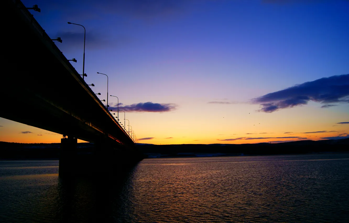 Фото обои небо, закат, птицы, мост, река, вечер