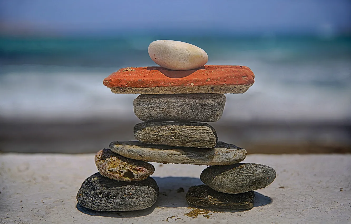 Фото обои пляж, камни, фигурка