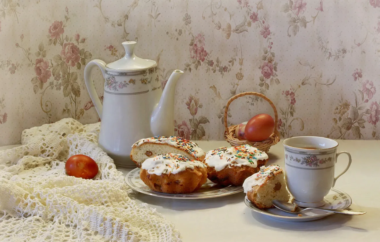 Фото обои стол, чай, яйца, чайник, тарелка, пасха, ложка, чашка