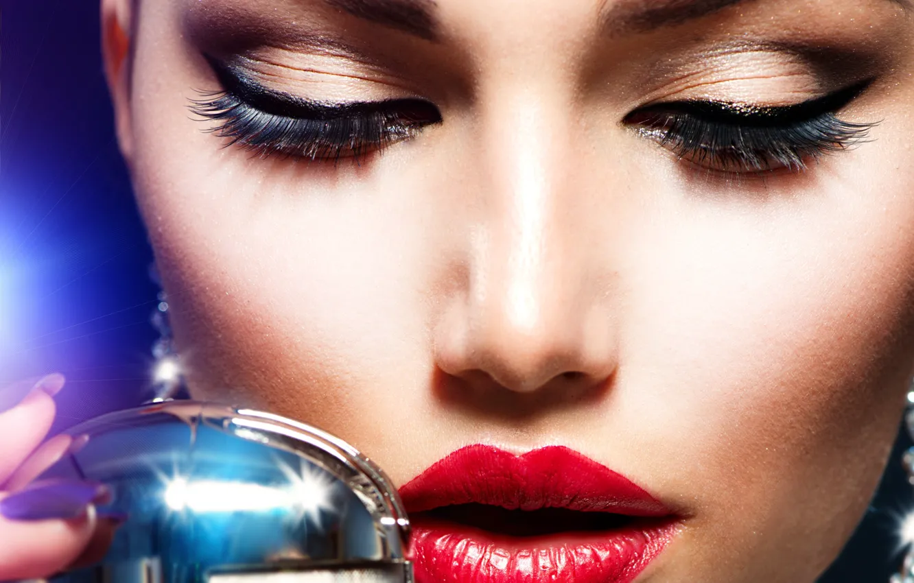 Фото обои лицо, помада, губы, микрофон