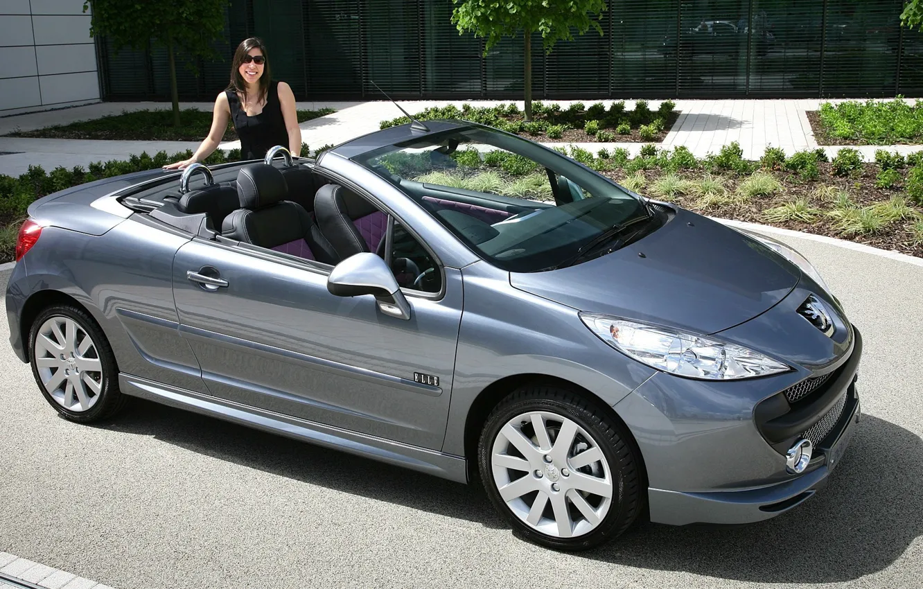 Фото обои авто, взгляд, девушка, Девушки, очки, кабриолет, Peugeot 207
