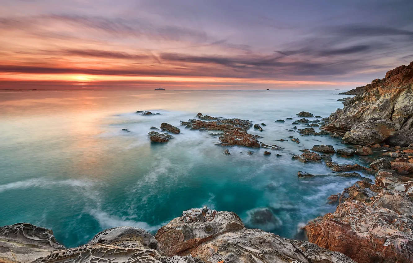 Фото обои море, небо, облака, пейзаж, природа, камни, скалы, рассвет