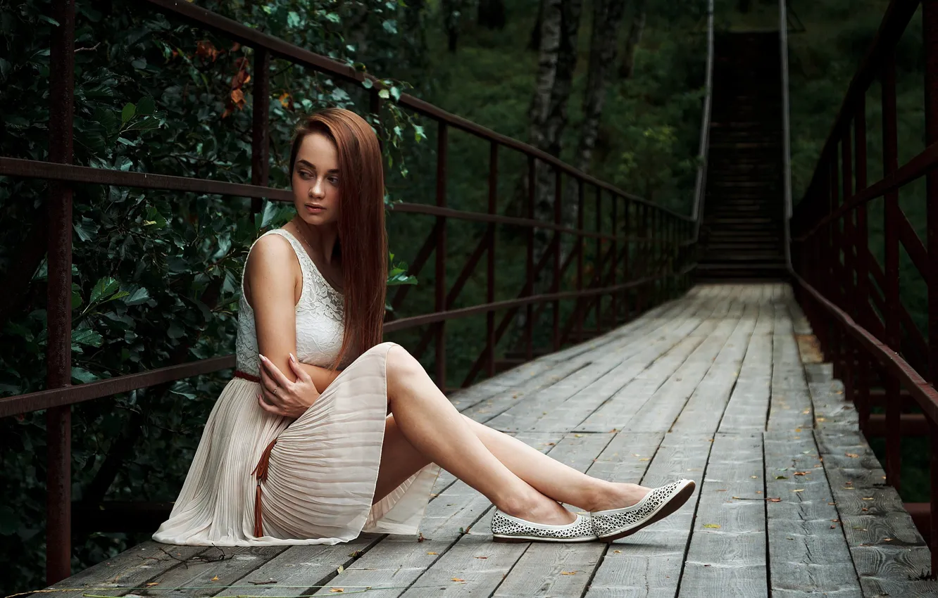 Фото обои девушка, мост, платье, рыжая, ножки, сидит, Pavel Tarakanov