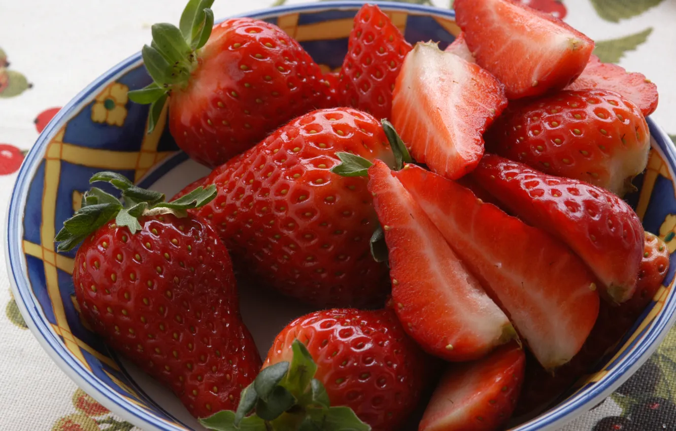 Фото обои ягоды, еда, клубника, тарелка, красные