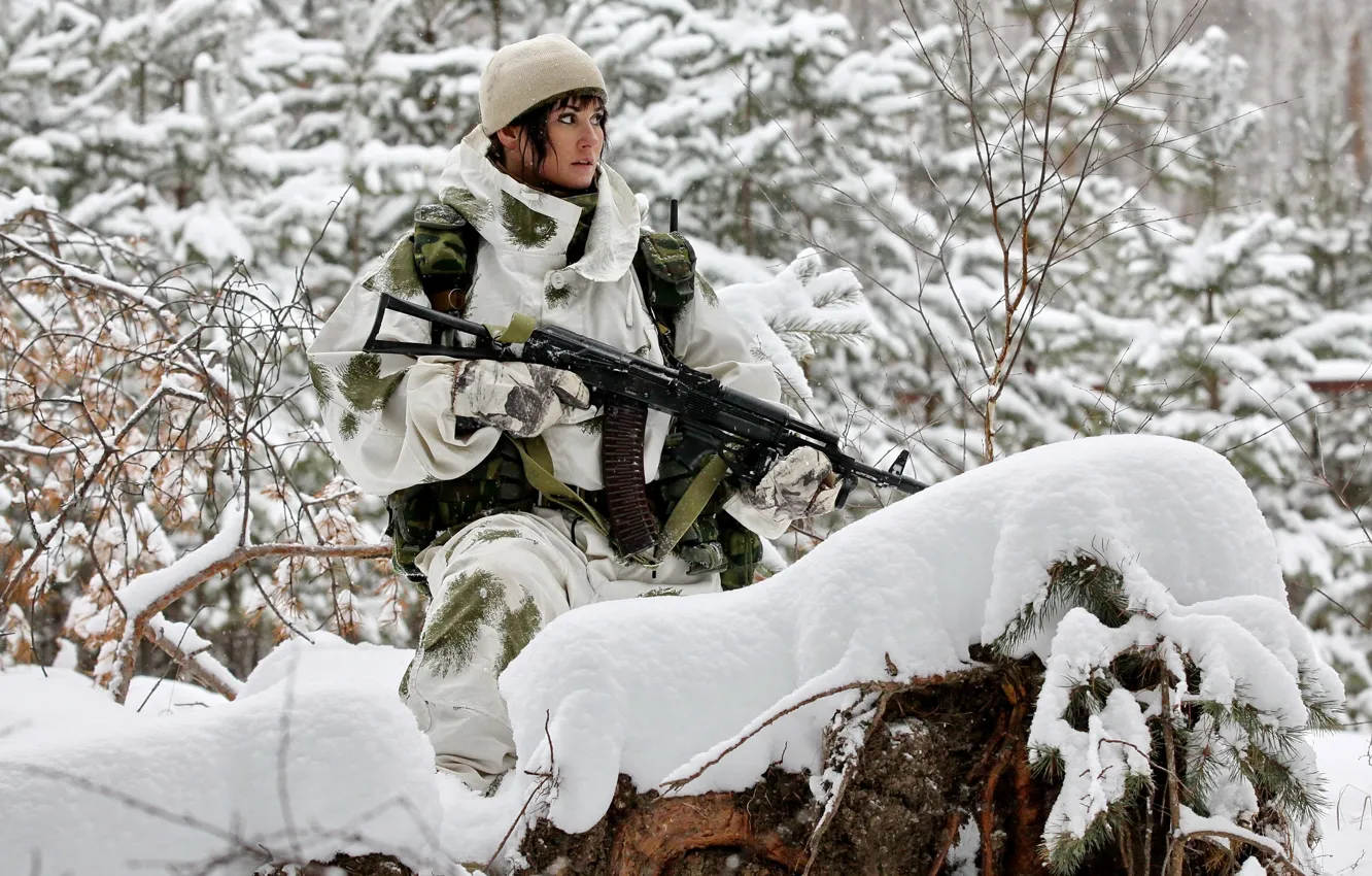 Фото обои зима, лес, девушка, снег, камуфляж, Автомат, Ак-74, ак-74м