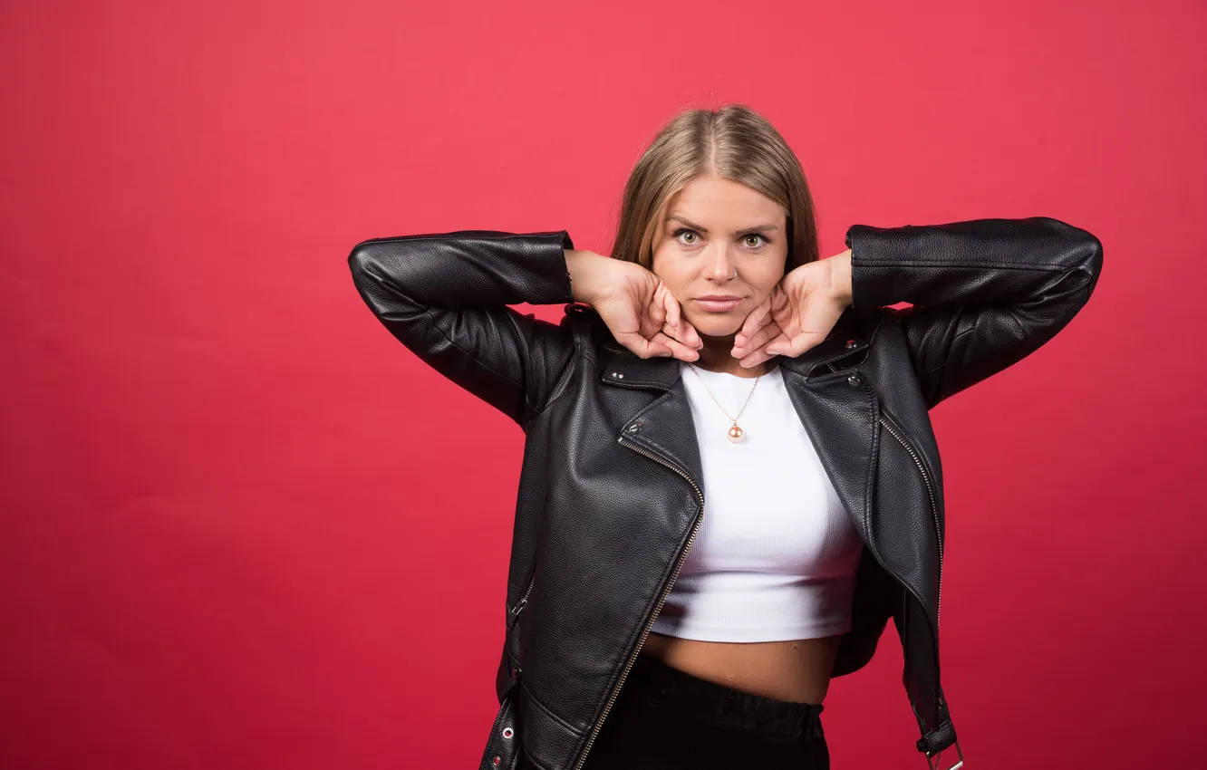 Фото обои girl, beautiful, model, leather, cute, jacket, tank top