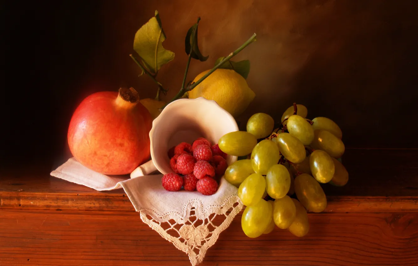 Фото обои малина, виноград, гранат