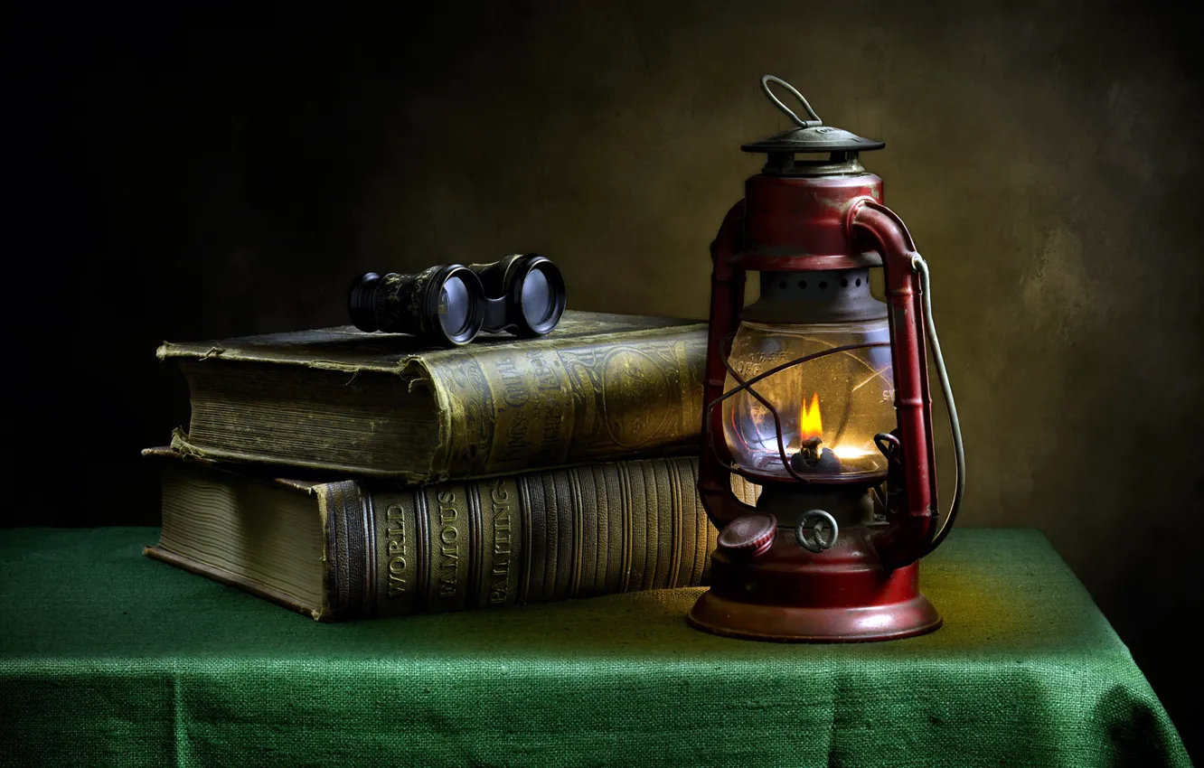 Фото обои книги, лампа, бинокль