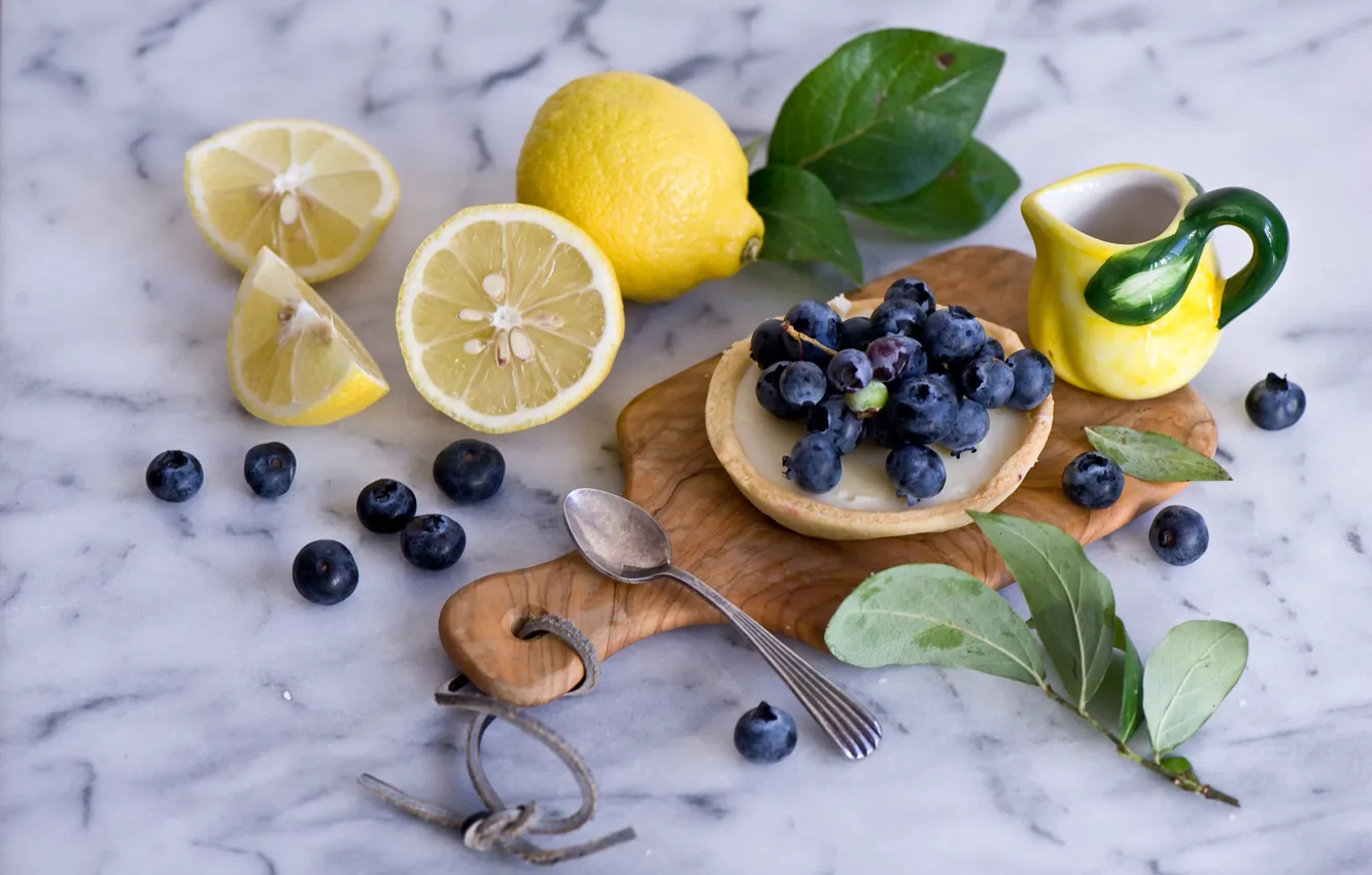 Фото обои ягоды, ложка, пирожное, листочки, натюрморт, лимоны, голубика