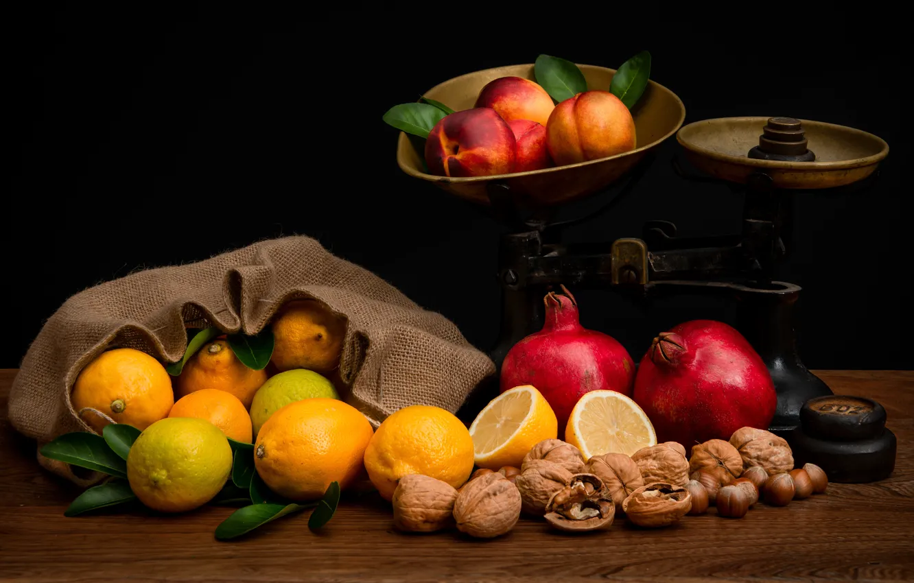Фото обои орехи, натюрморт, мешок, весы, лимоны, гранаты, нектарины, гири