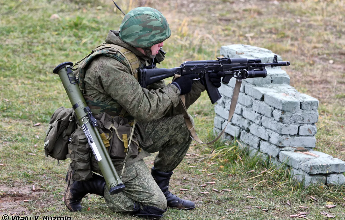 Фото обои лес, солдат, камуфляж, боец, каска, стрельбище, Русский