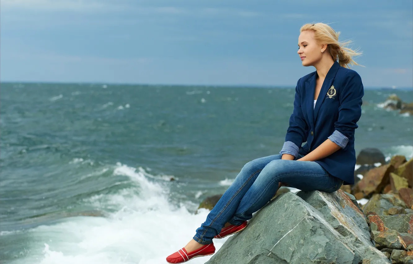Фото обои waves, sky, hot girl, ocean, nature, rocks, stones, outside