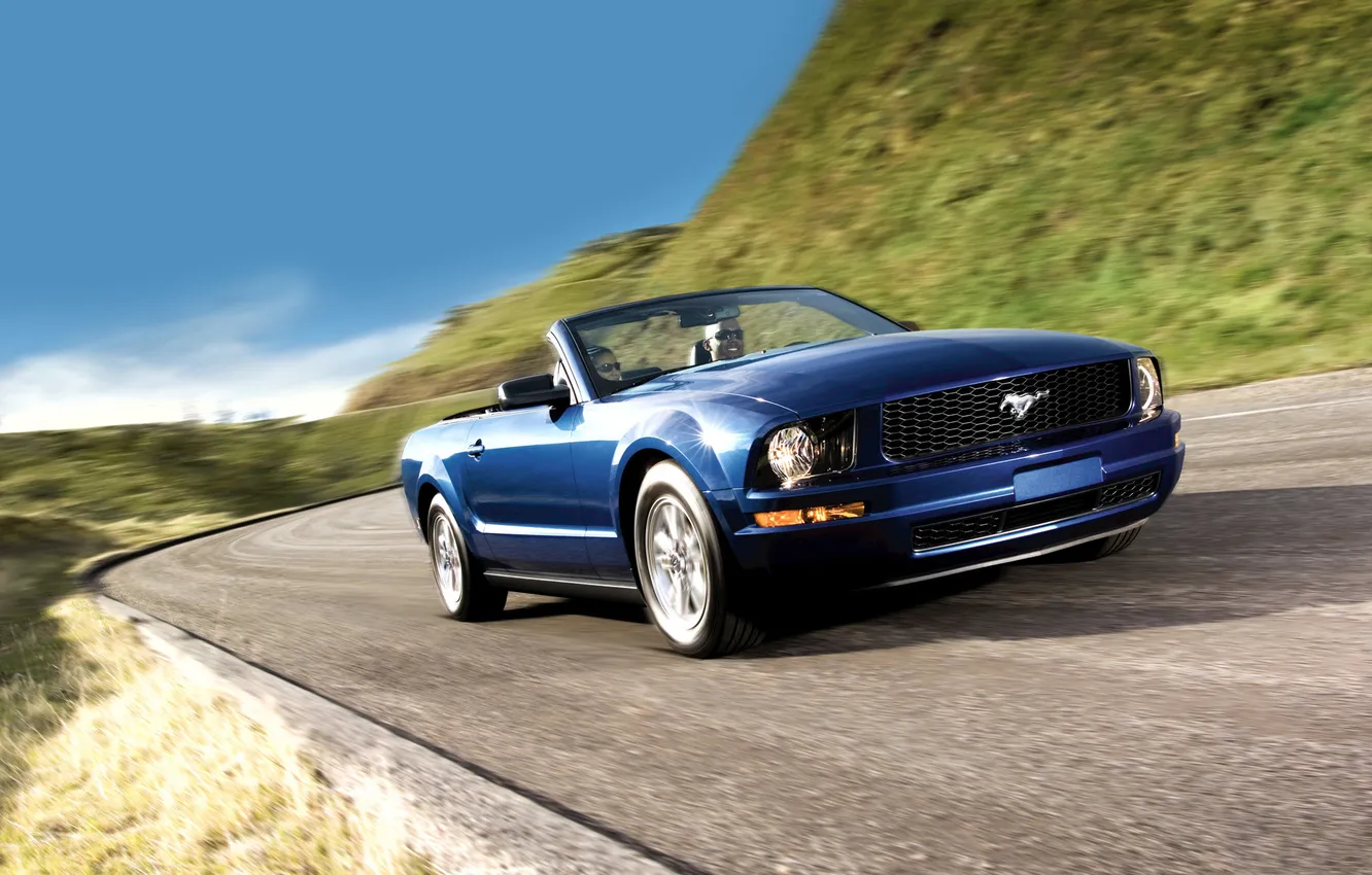 Фото обои дорога, небо, синий, Mustang, Ford, Форд, Мустанг, кабриолет