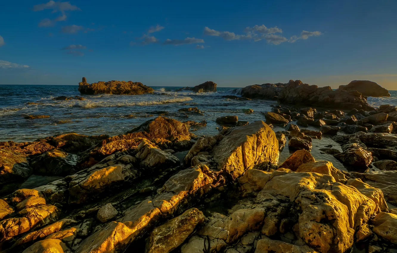 Фото обои море, камни, побережье, горизонт, Италия, прибой, рифы, Grimaldi Inferiore