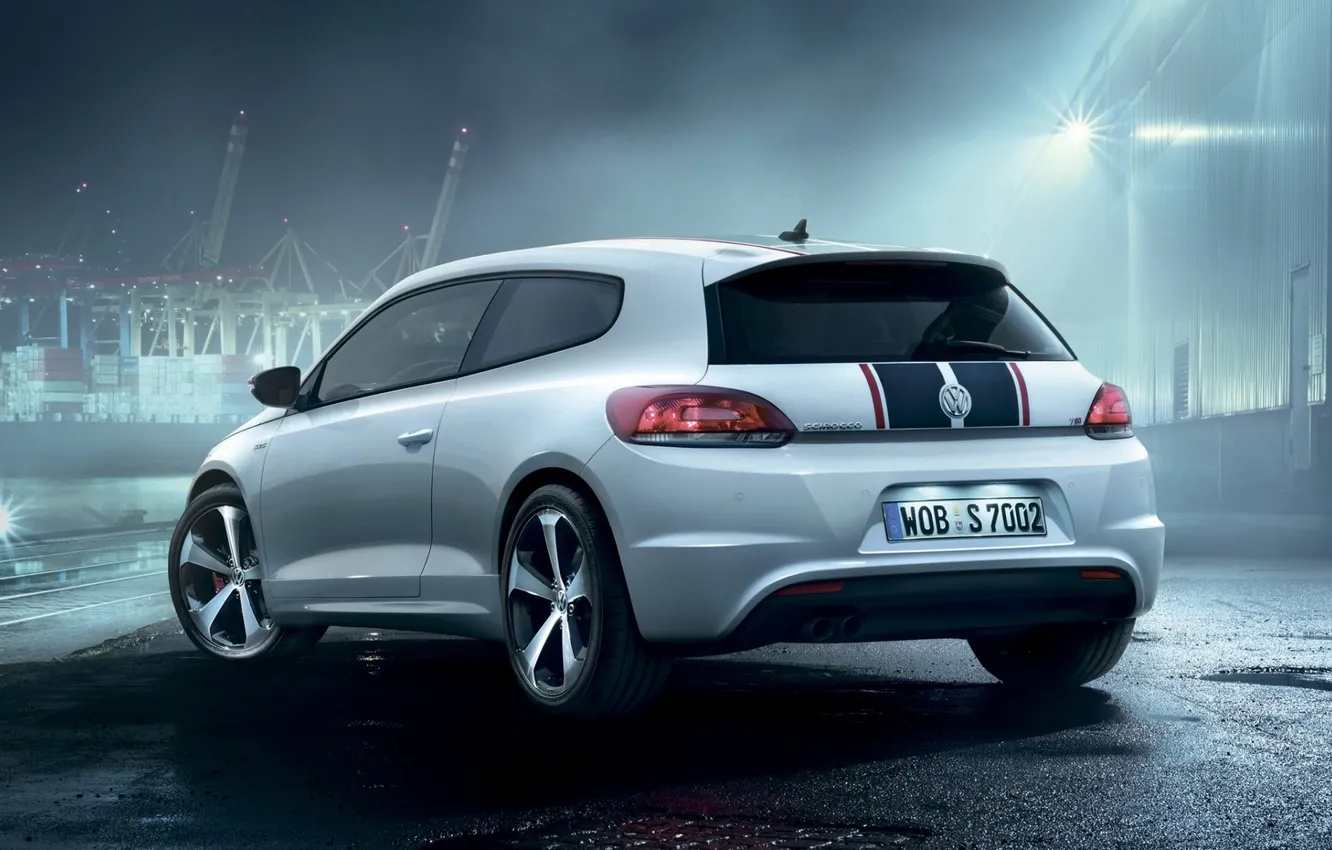 Фото обои ночь, volkswagen, порт, фонарь, вид сзади, фольксваген, scirocco, gts